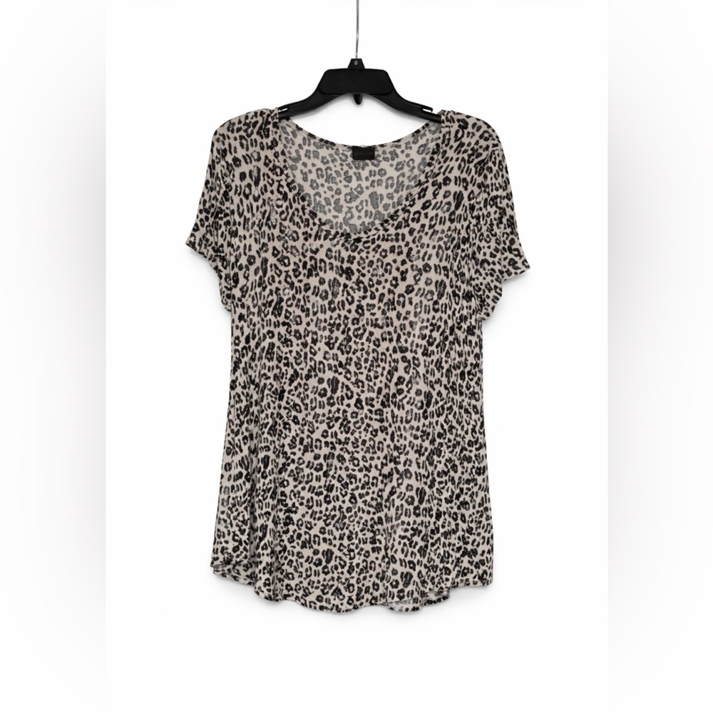 Chic Leopard Print Short Sleeve Top